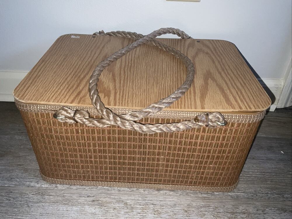 VTG VINTAGE BURLINGTON BROWN WICKER OVEN PICNIC BASKET